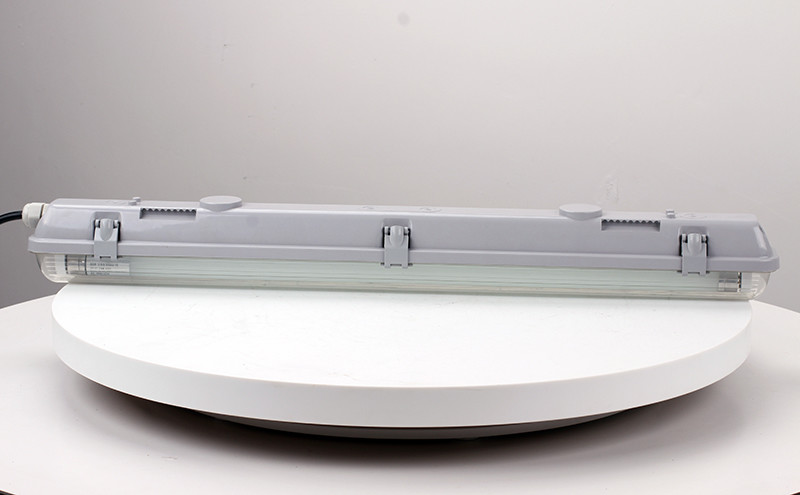 lampe fluorescente tout plastique antidéflagrante et résistante à la corrosion bys-ii-4