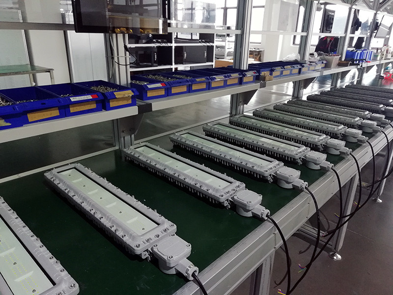 Explosion Proof Fluorescent Light Model and Specifications