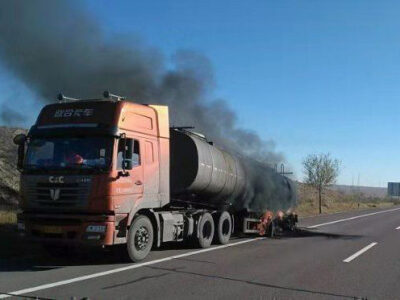 asphalt transport vehicle caught fire-1