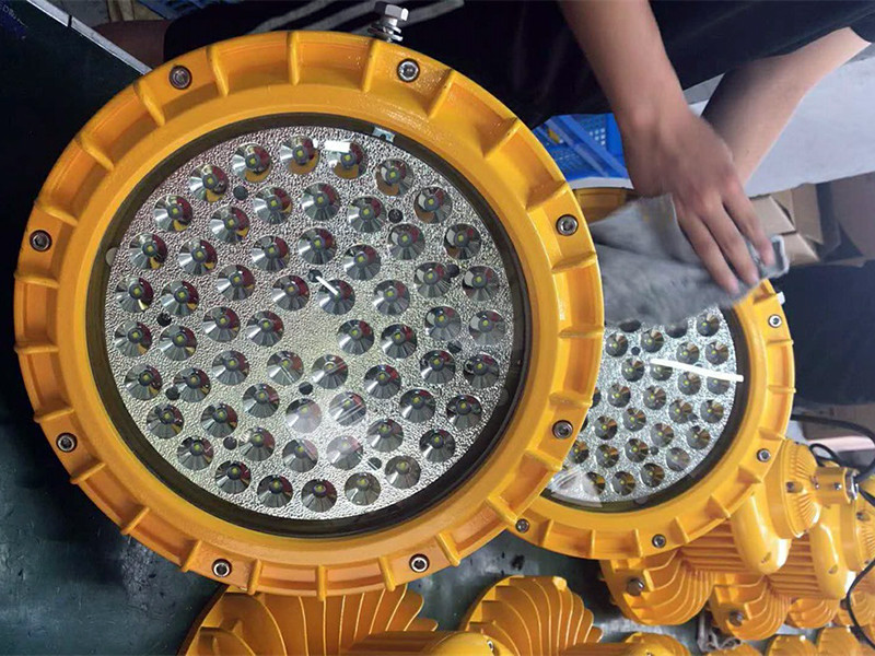 What Should You Pay Attention to When Using LED Explosion-Proof Lights