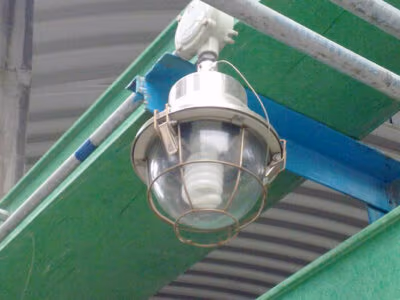 Lampa przeciwwybuchowa ze stali nierdzewnej