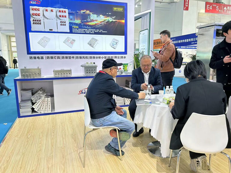 2024年北京石油展览会期间，在沈海防爆展位进行的商务洽谈